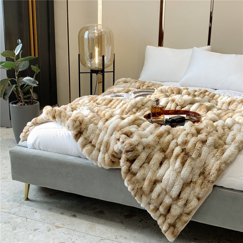 High-end Faux Rabbit Fur Warm Winter Blanket Soft Thicken Warmth Blankets for Beds Comfortable Skin-Friendly Luxury Blanket Cozy